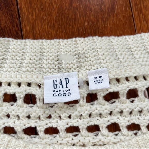 Gap Crochet Top - Picture 2 of 3